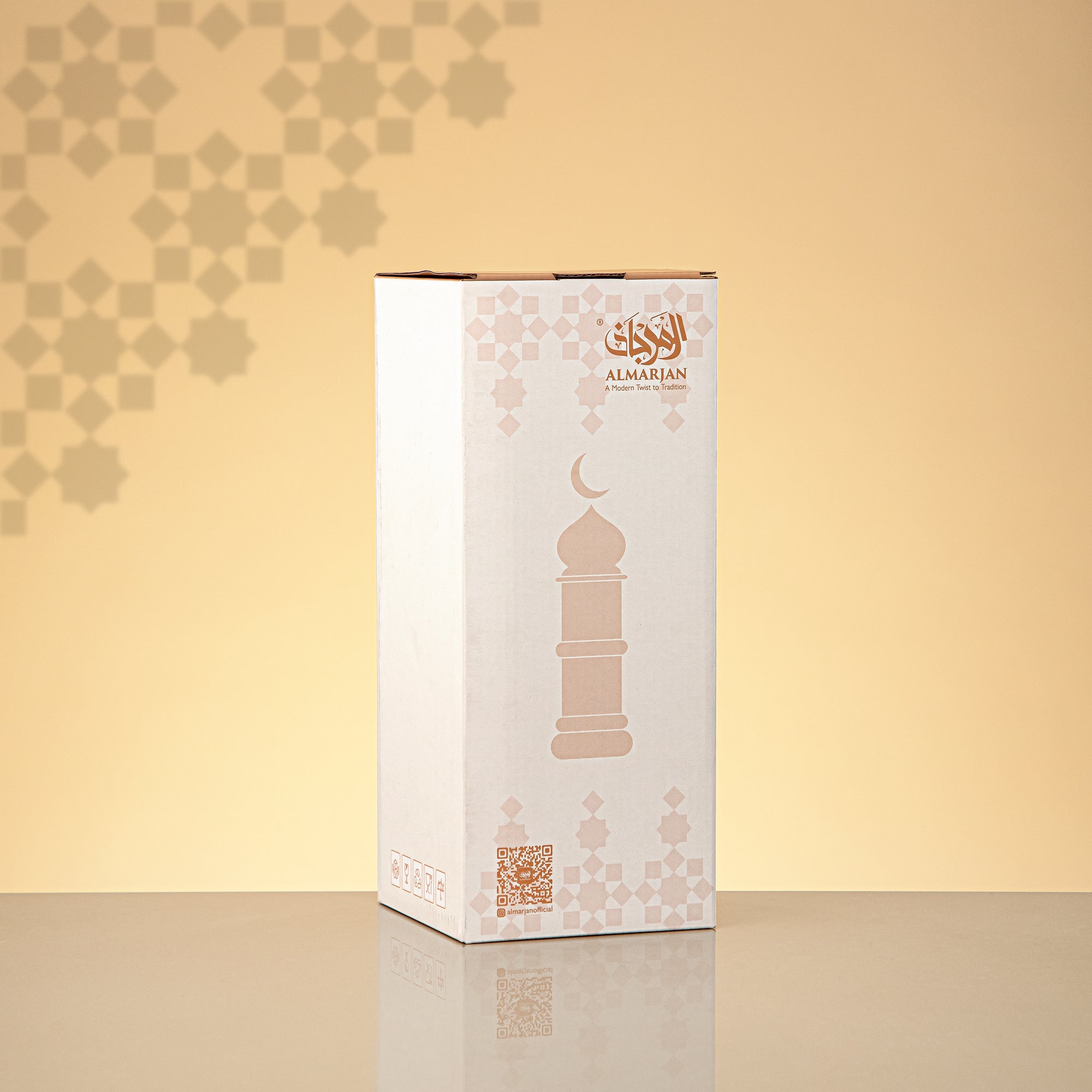 Almarjan Minaret Table Decoration 24cm x 7cm White with Silver Lines & Crescent Moon – Noor Al Layali