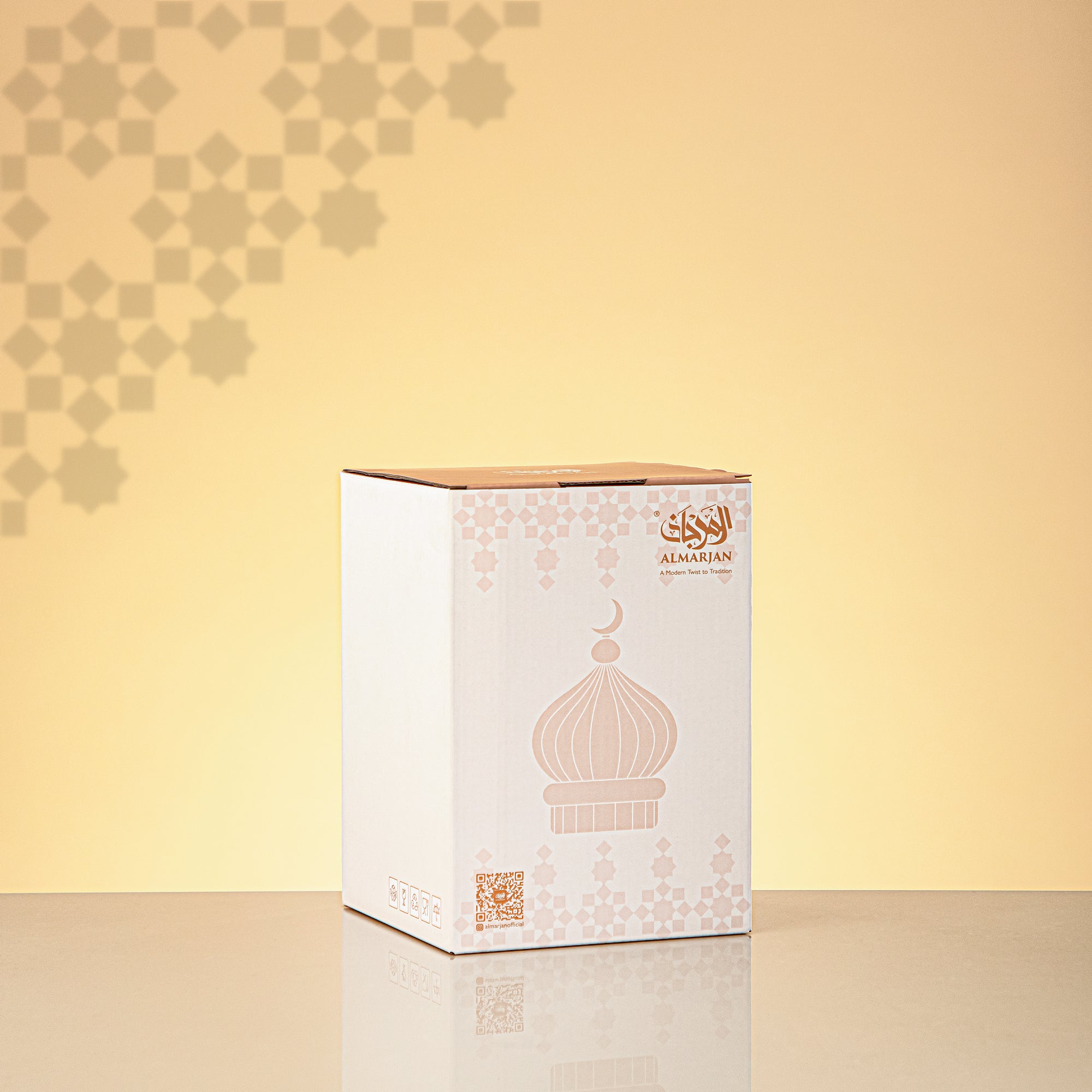 Almarjan Minaret Table Decoration 17cm x 11cm White with Clear Crescent Moon – Noor Al Layali