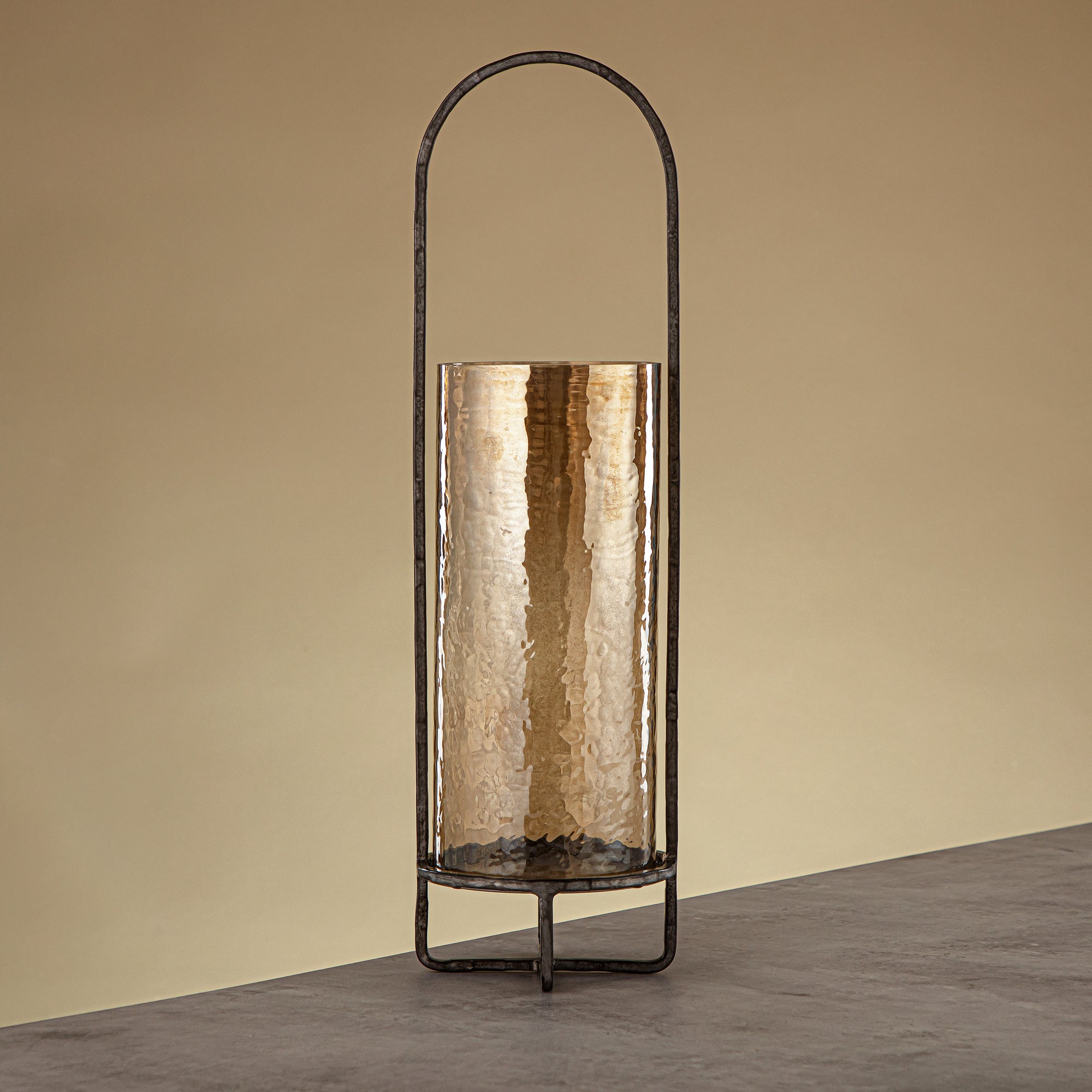 Almarjan Miles Hurricane Lantern Hammered Copper Brown Glass 13.5x13.5x47 CM Vintage Silver Stand (GMT2960008)