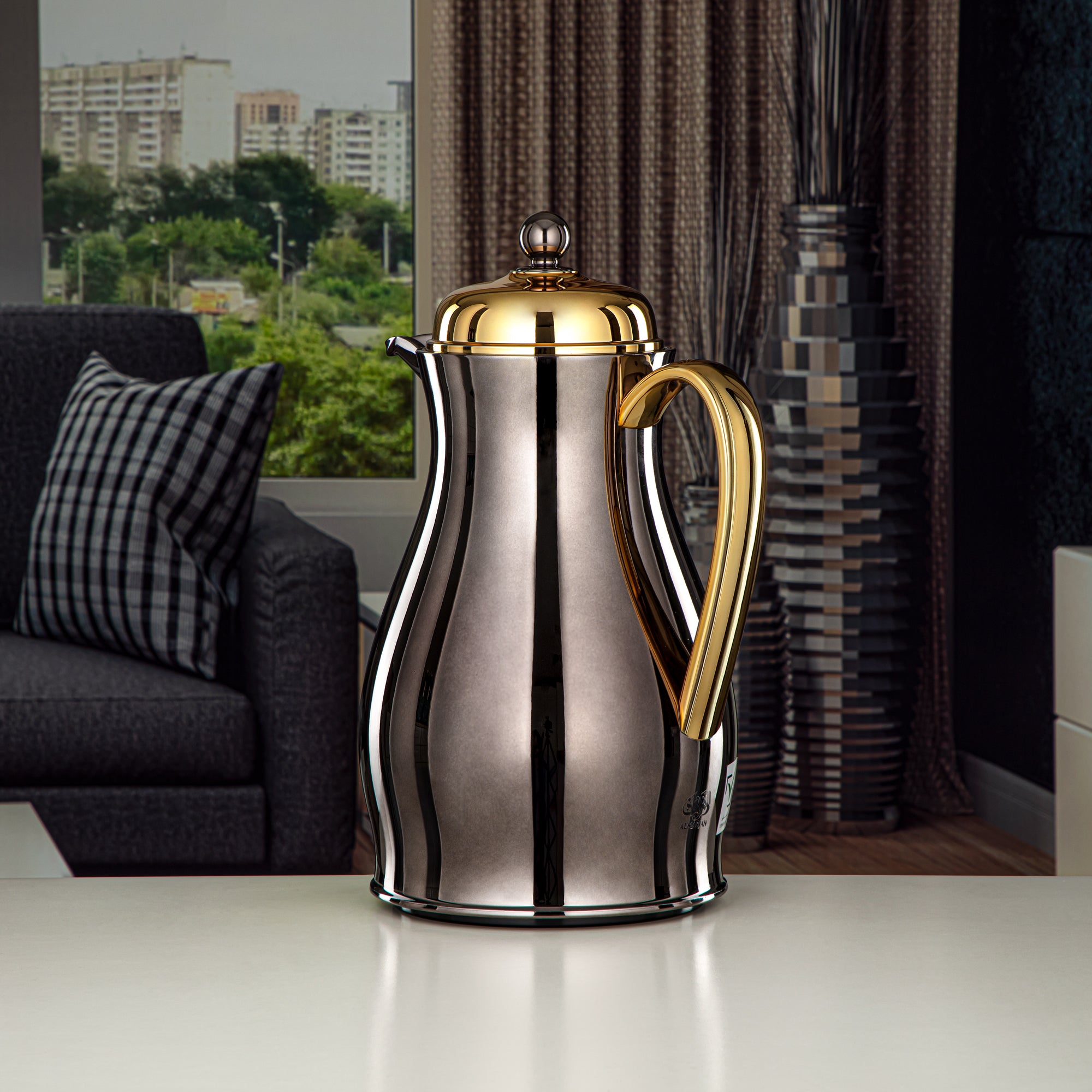 Almarjan Vacuum Flask Metal Body with Glass Liner 1L Nickel Black & Gold (RPA-100-NBKG) – Everyday Elegance Collection