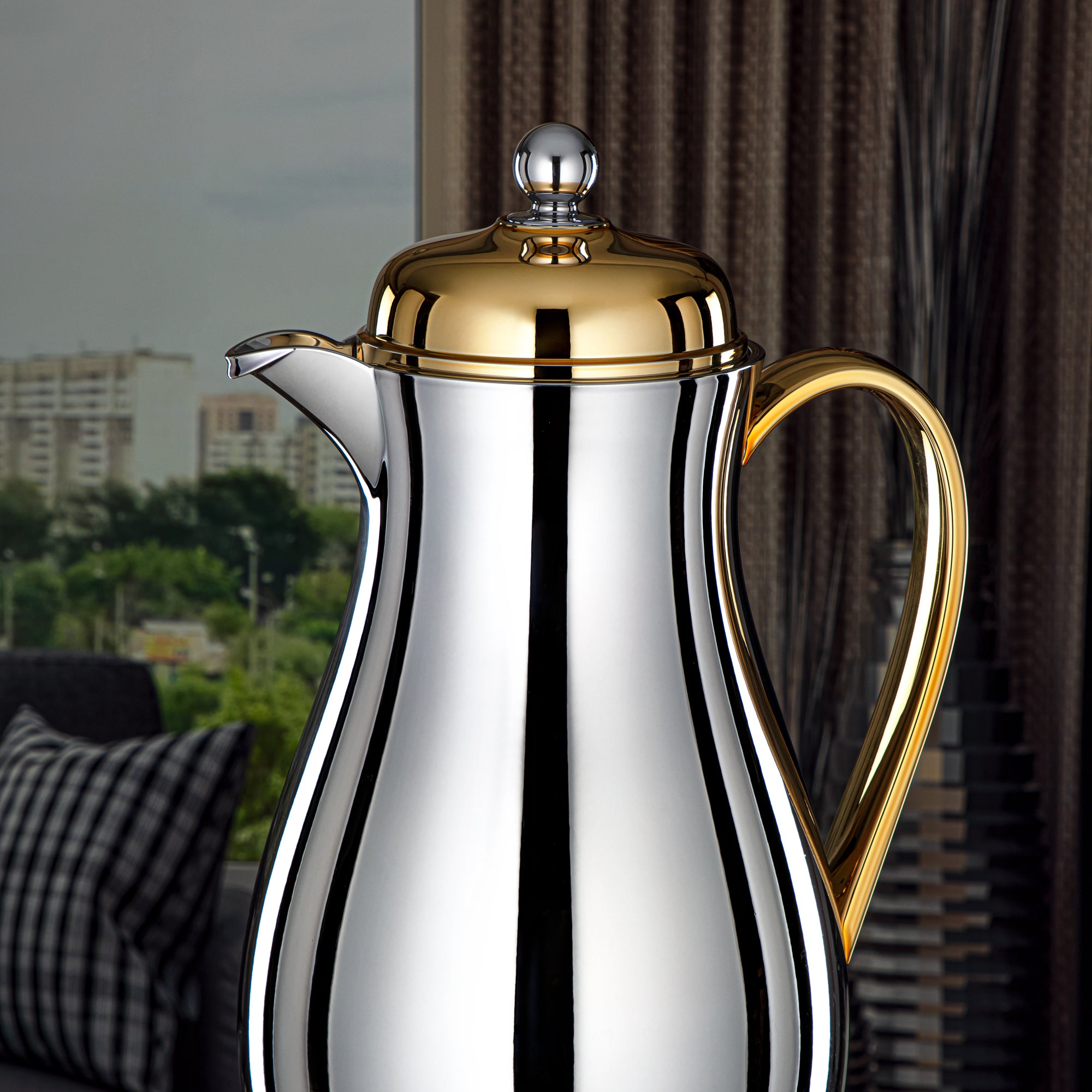 Almarjan Vacuum Flask Metal Body with Glass Liner 1.4L Silver & Gold (RPA-140-SG) – Everyday Elegance Collection