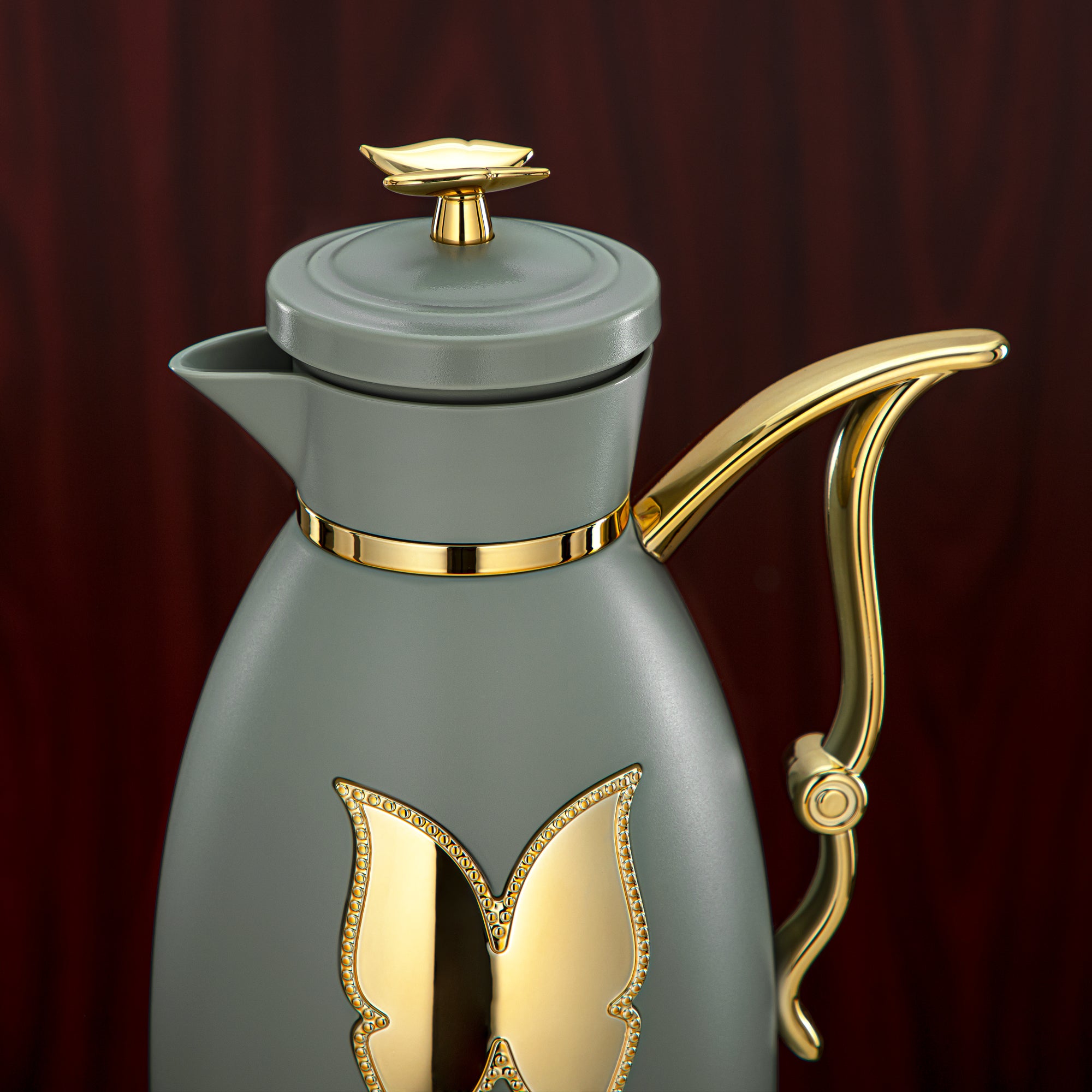 طقم ترامس المرجان بلاستيك زر ضغط 0.7 لتر + 1 لتر أخضر وذهبي (SM-2C142-070/100 GG/G) - زجاجة شاي وقهوة