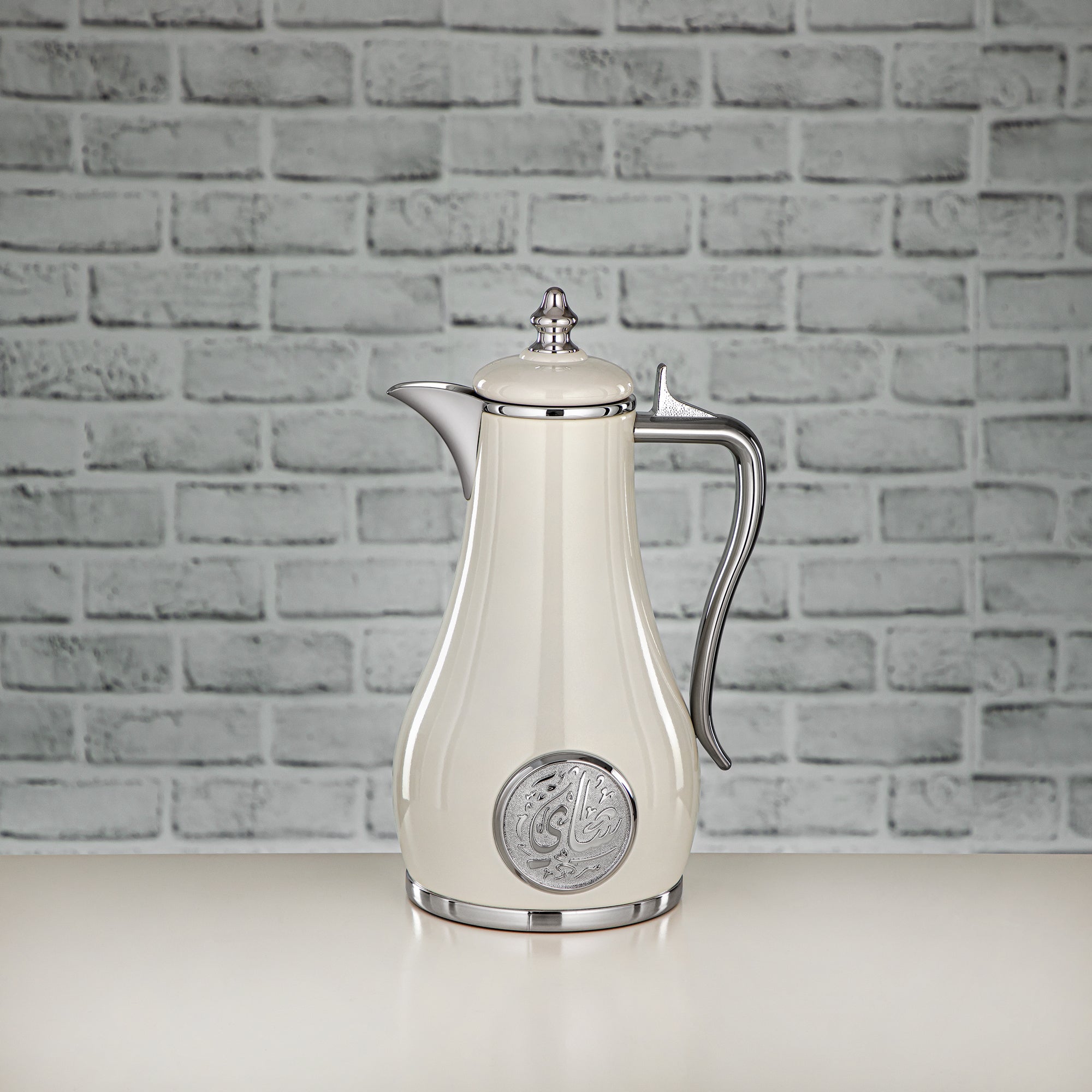 ألمرجان طقم ترامس، زر ضغط - 1 لتر + 1 لتر، أبيض لؤلؤي وفضي (SR-PWS) - كلاسيكي وأنيق