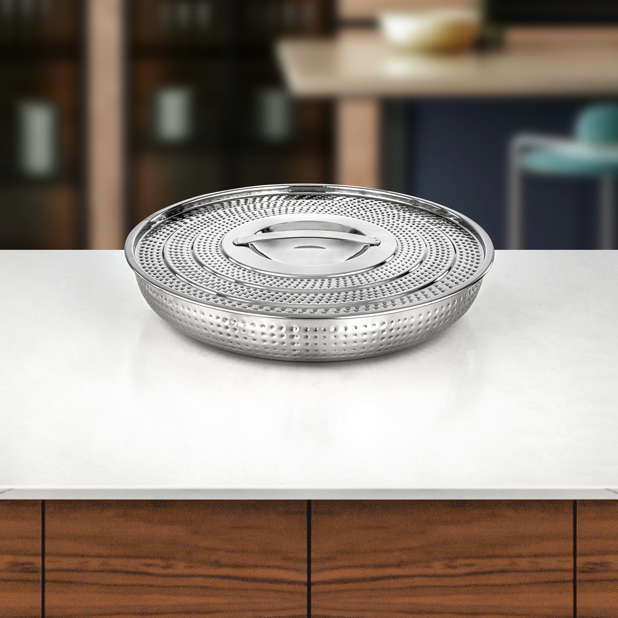 Almarjan Bread Tray with Cover Stainless Steel Hammered Mirror Finish 36 cm (H24M2) – Breakfast Serveware | Ramadan & Gatherings