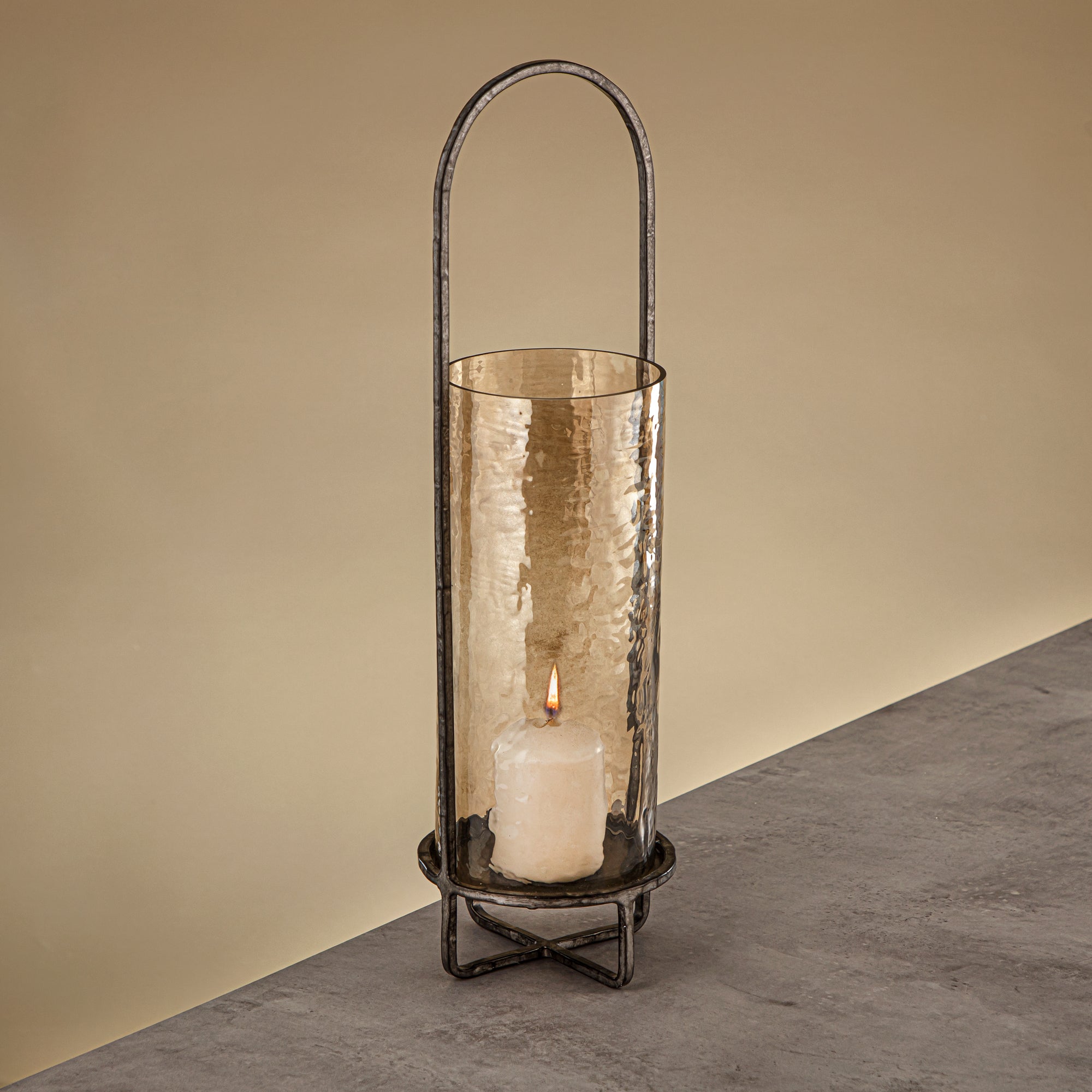 Almarjan Miles Hurricane Lantern Hammered Copper Brown Glass 13.5x13.5x47 CM Vintage Silver Stand (GMT2960008)