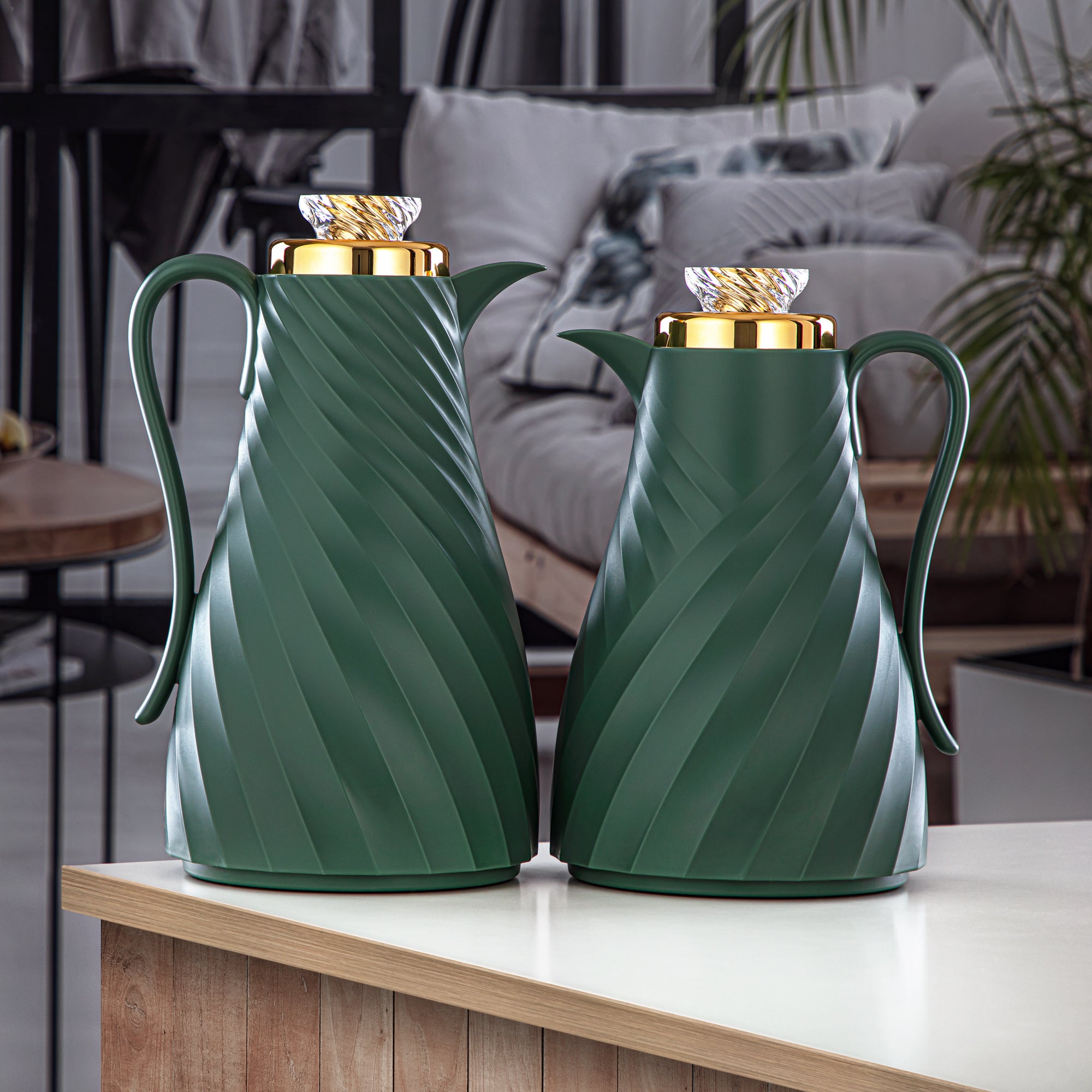 Almarjan 2 Pieces Vacuum Flask Set Green & Gold - GT109-070/100 NGR/G