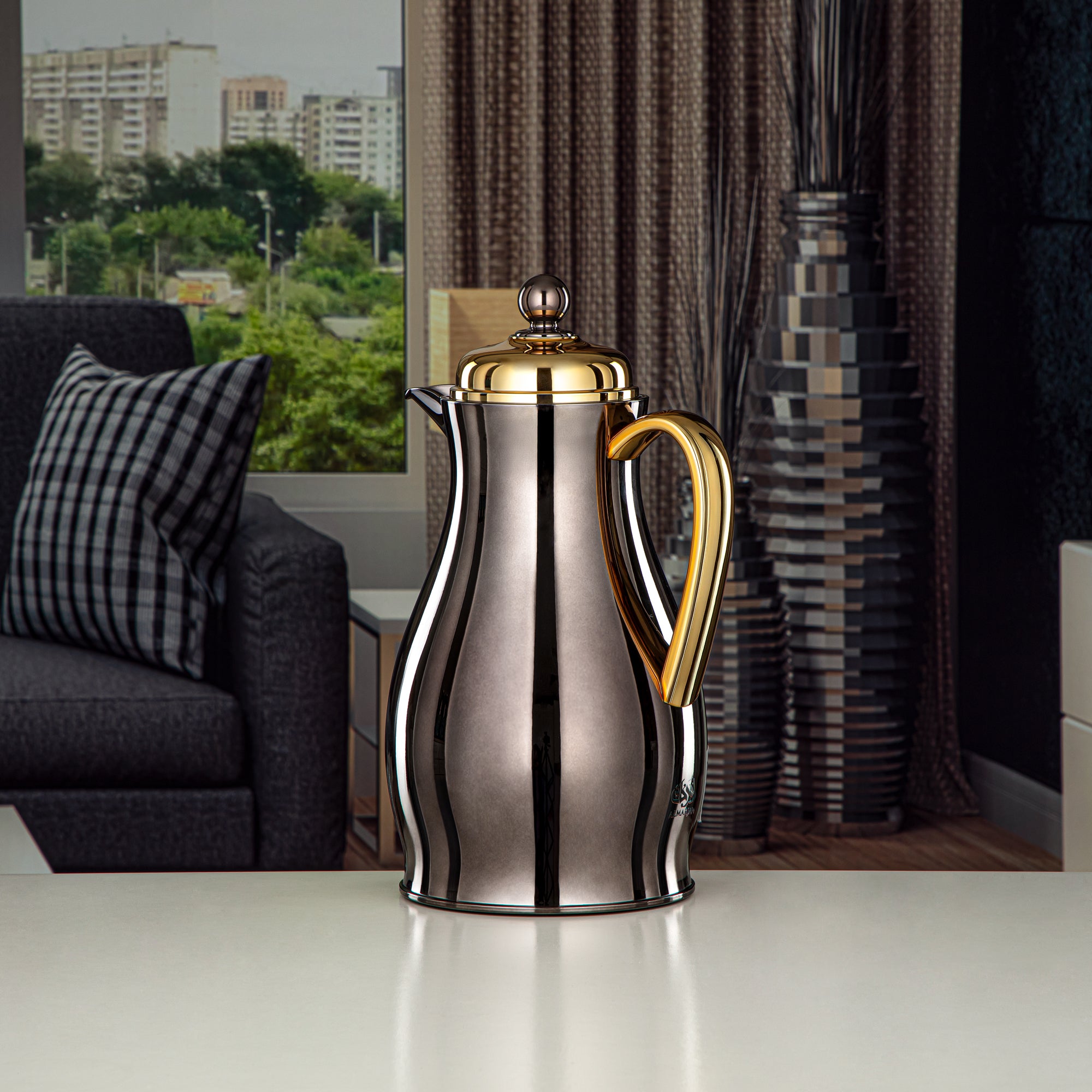 Almarjan Vacuum Flask Metal Body with Glass Liner 0.7L Nickel Black & Gold (RPA-070-NBKG) – Everyday Elegance Collection