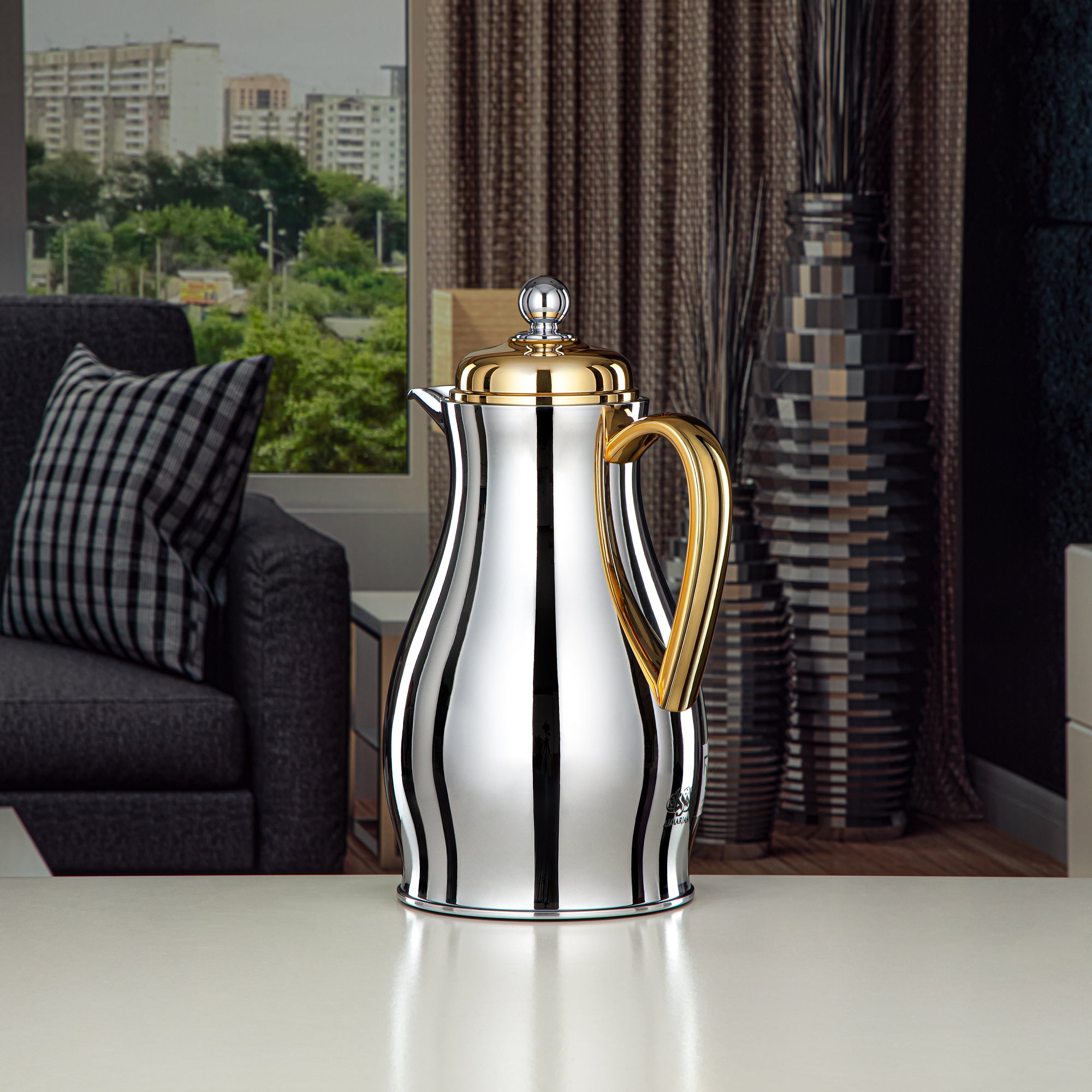 Almarjan Vacuum Flask Metal Body with Glass Liner 0.7L Silver & Gold (RPA-070-SG) – Everyday Elegance Collection