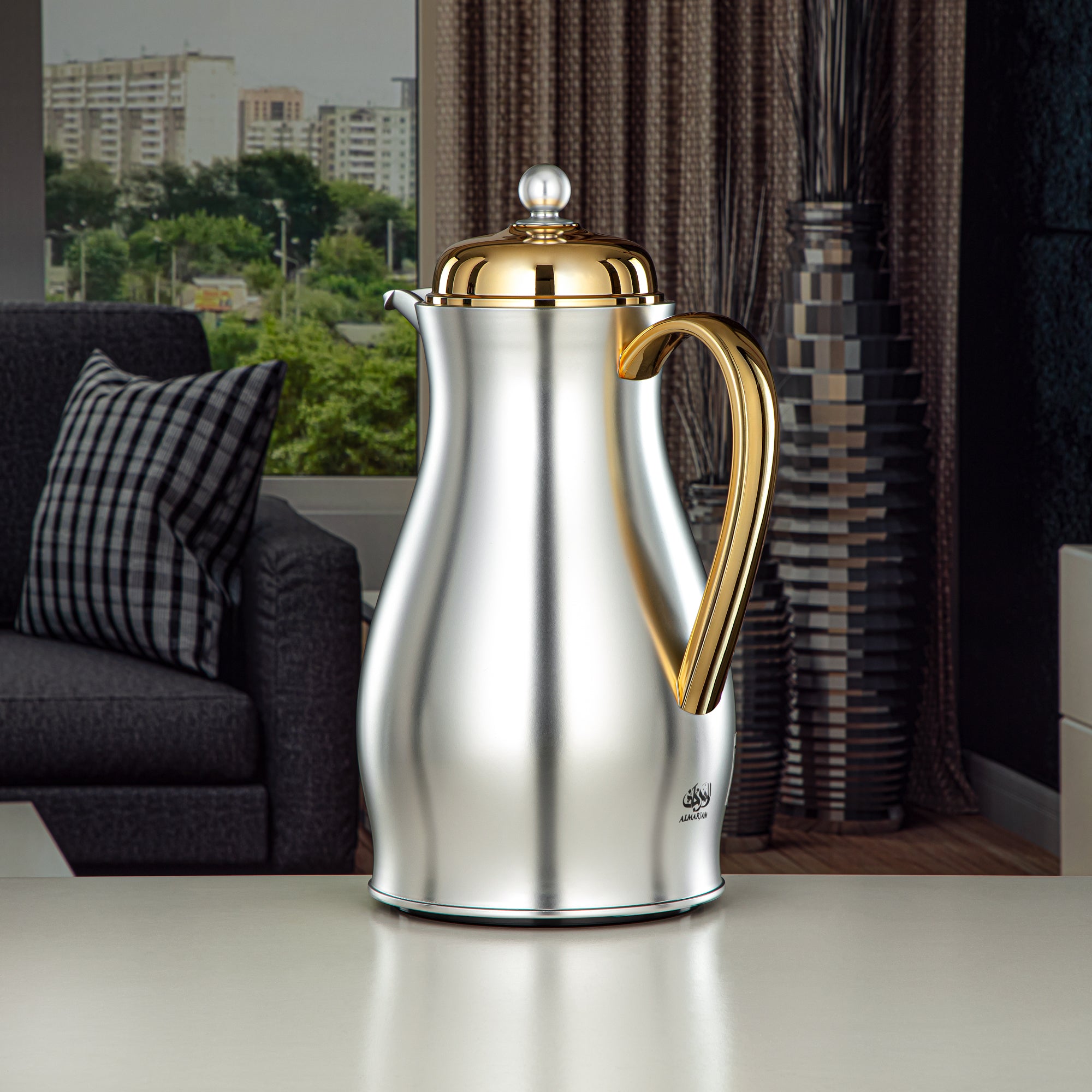 Almarjan Vacuum Flask Metal Body with Glass Liner 1.4L Matt Silver & Gold (RPA-140-MSG) – Everyday Elegance Collection