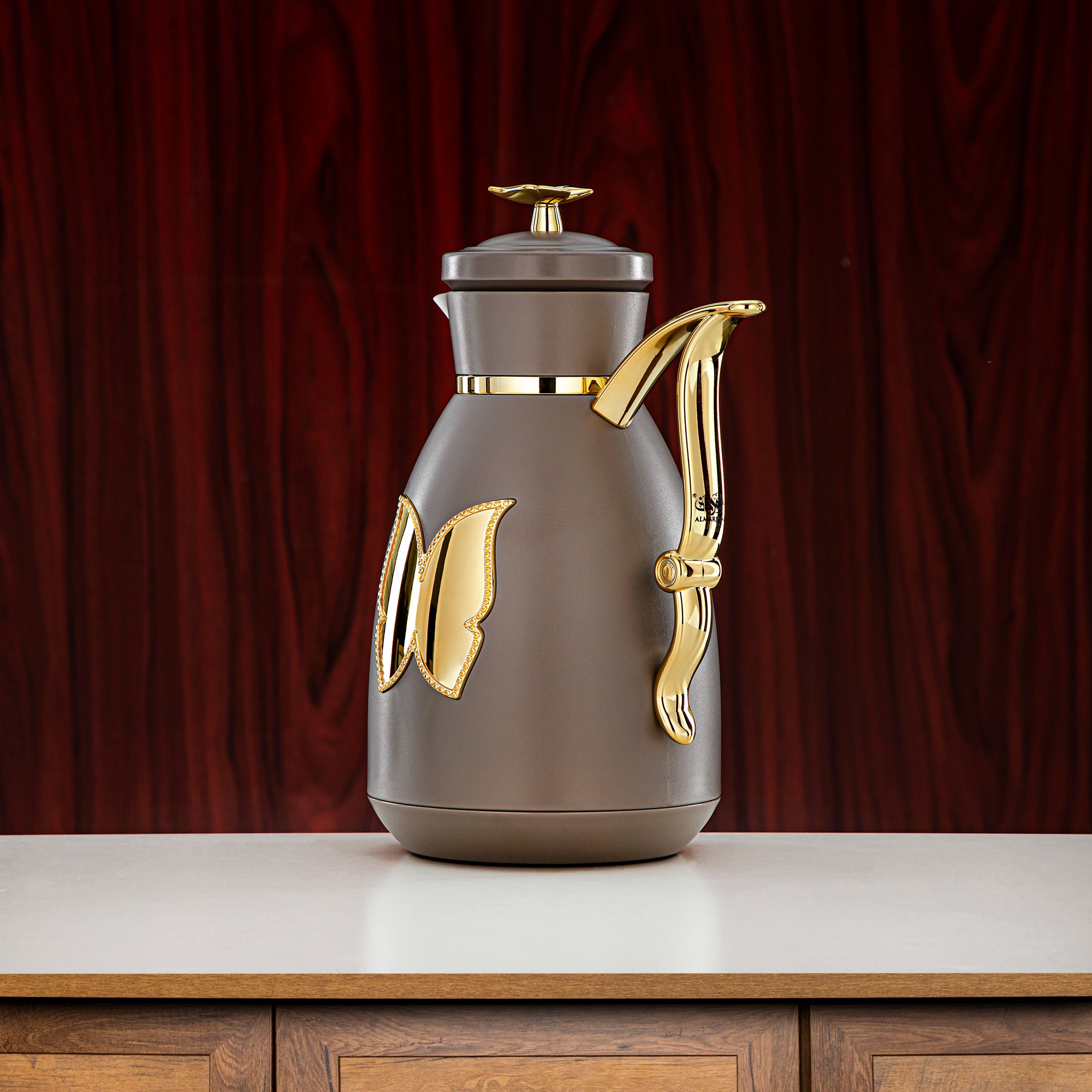 طقم ترامس المرجان بلاستيك زر ضغط 0.7 لتر + 1 لتر قهوة وذهب (SM-2C142-070/100 WG/G) - زجاجة شاي وقهوة