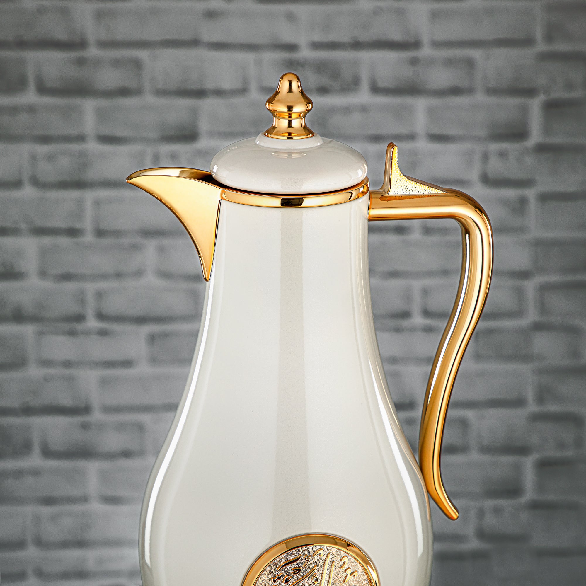 ألمرجان طقم ترامس، زر ضغط - 1 لتر + 1 لتر، أبيض لؤلؤي وذهبي (SR-PWG) - كلاسيكي وأنيق