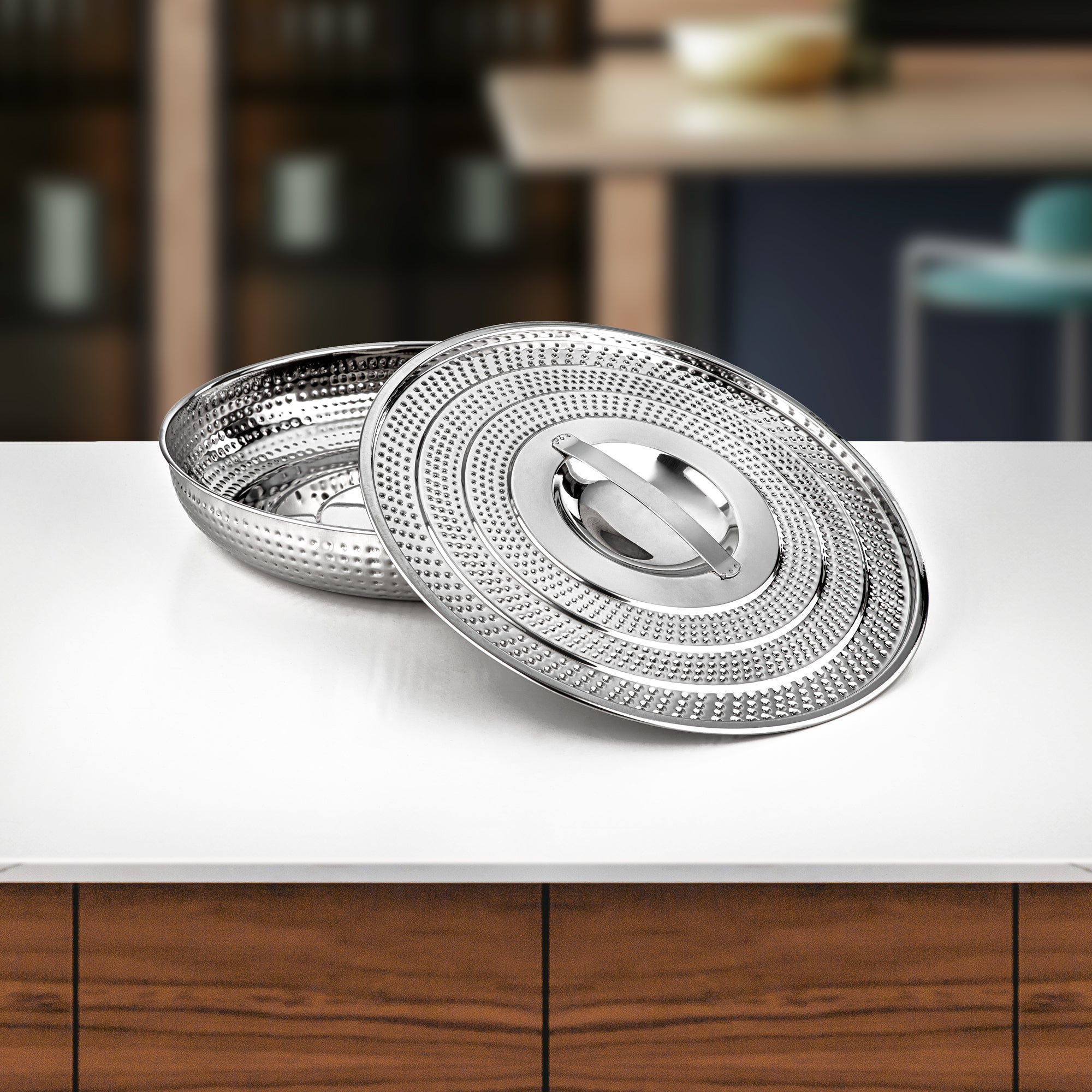 Almarjan Bread Tray with Cover Stainless Steel Hammered Mirror Finish 36 cm (H24M2) – Breakfast Serveware | Ramadan & Gatherings